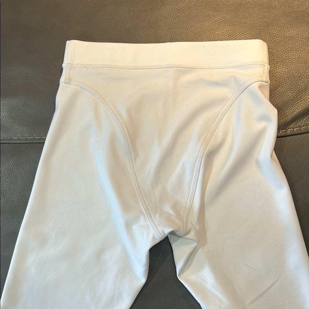 Lululemon Aerobic High-Rise 24” Tight White Leggings. Size 6 - Picture 6 of 8